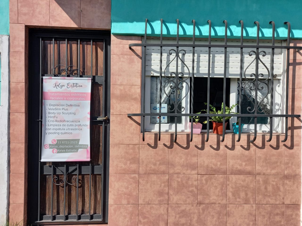 Fachada y recepción de Kalya Beauty Clinic & Aesthetic Center en Berazategui Oeste