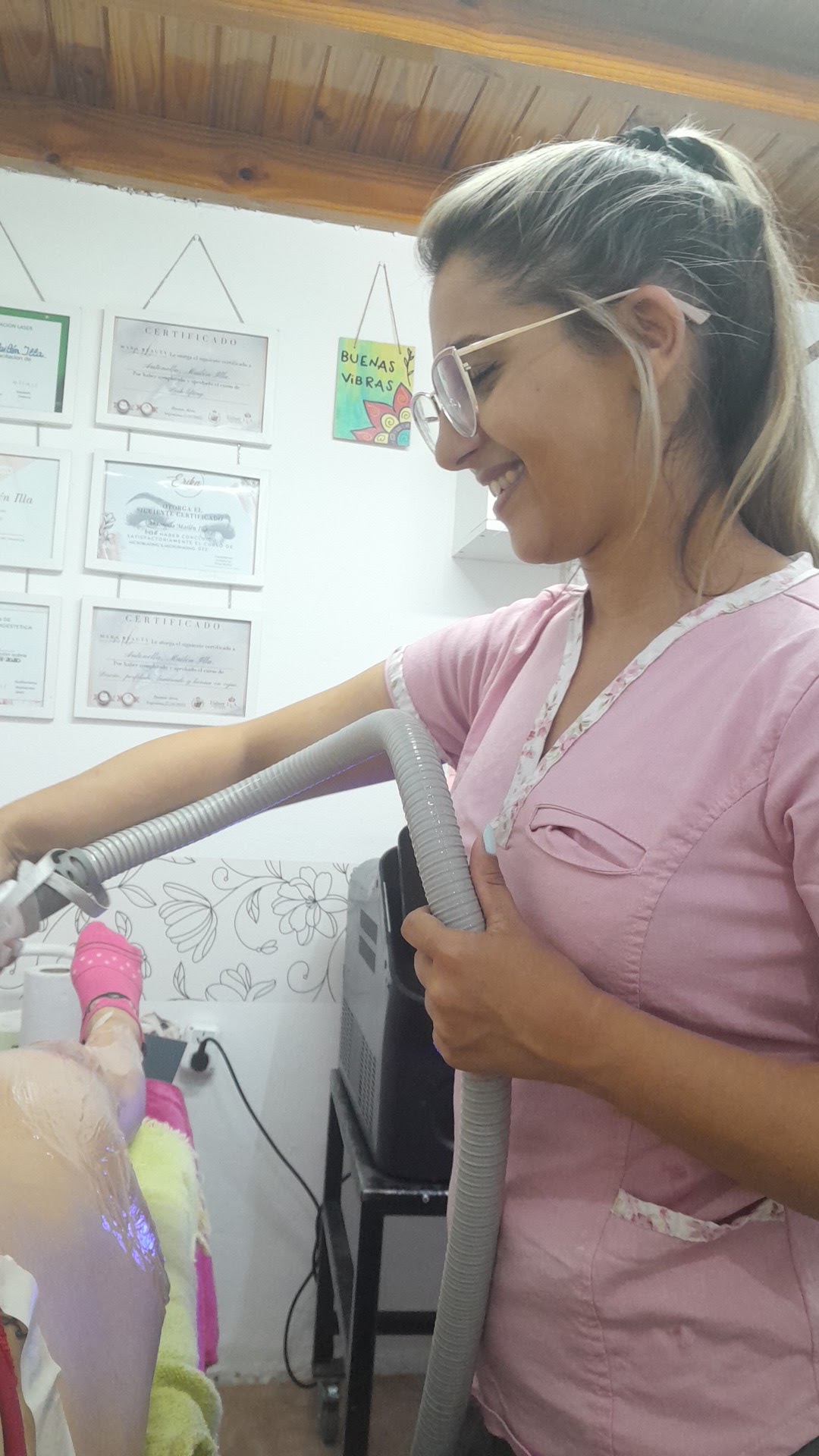 Sesión de limpieza ultrasónica e hidratación profunda en Kalya